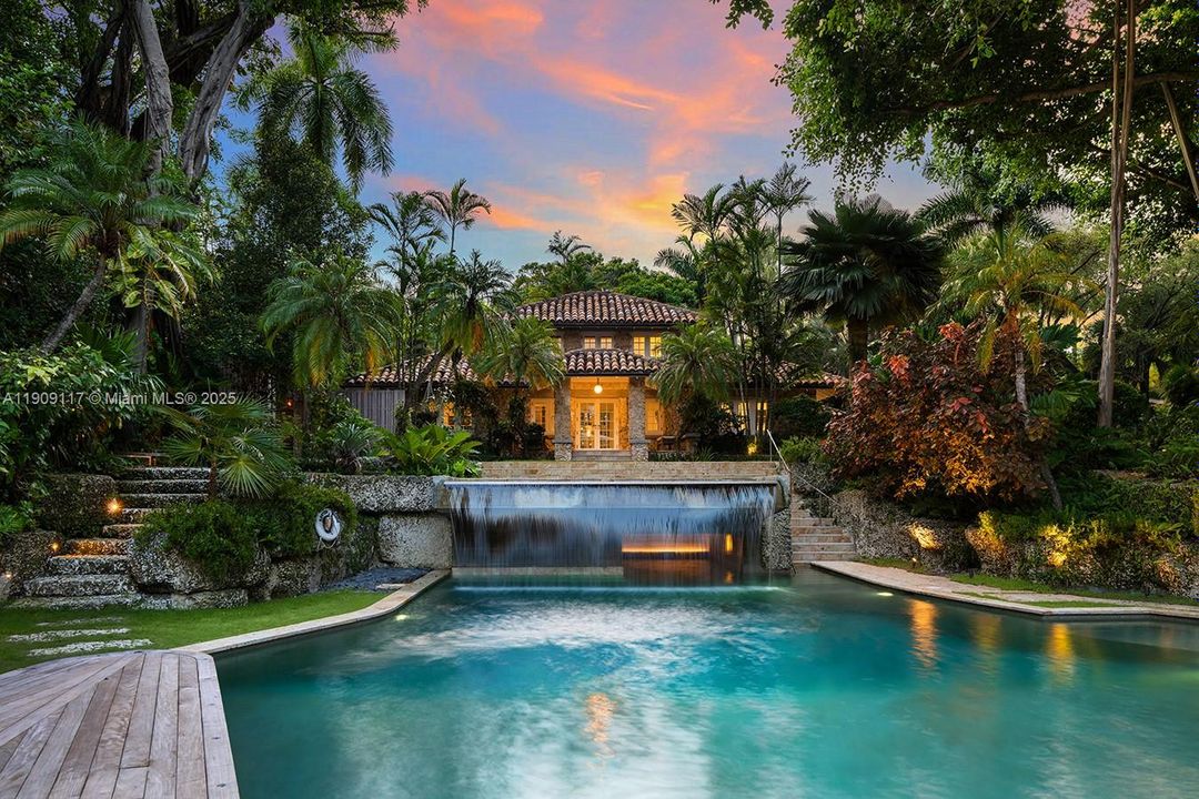 En Venta: $115,000,000 (13 camas, 15 baños, 11855 Pies cuadrados)