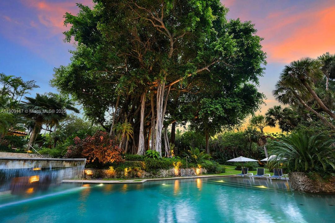 En Venta: $115,000,000 (13 camas, 15 baños, 11855 Pies cuadrados)