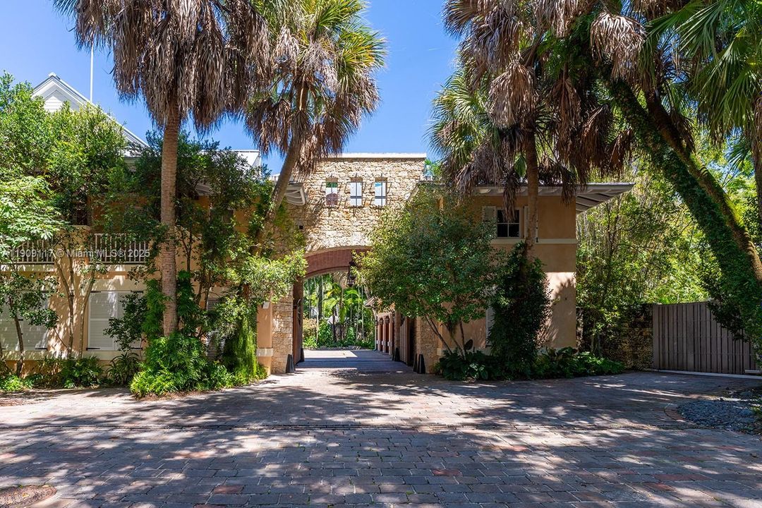 En Venta: $115,000,000 (13 camas, 15 baños, 11855 Pies cuadrados)