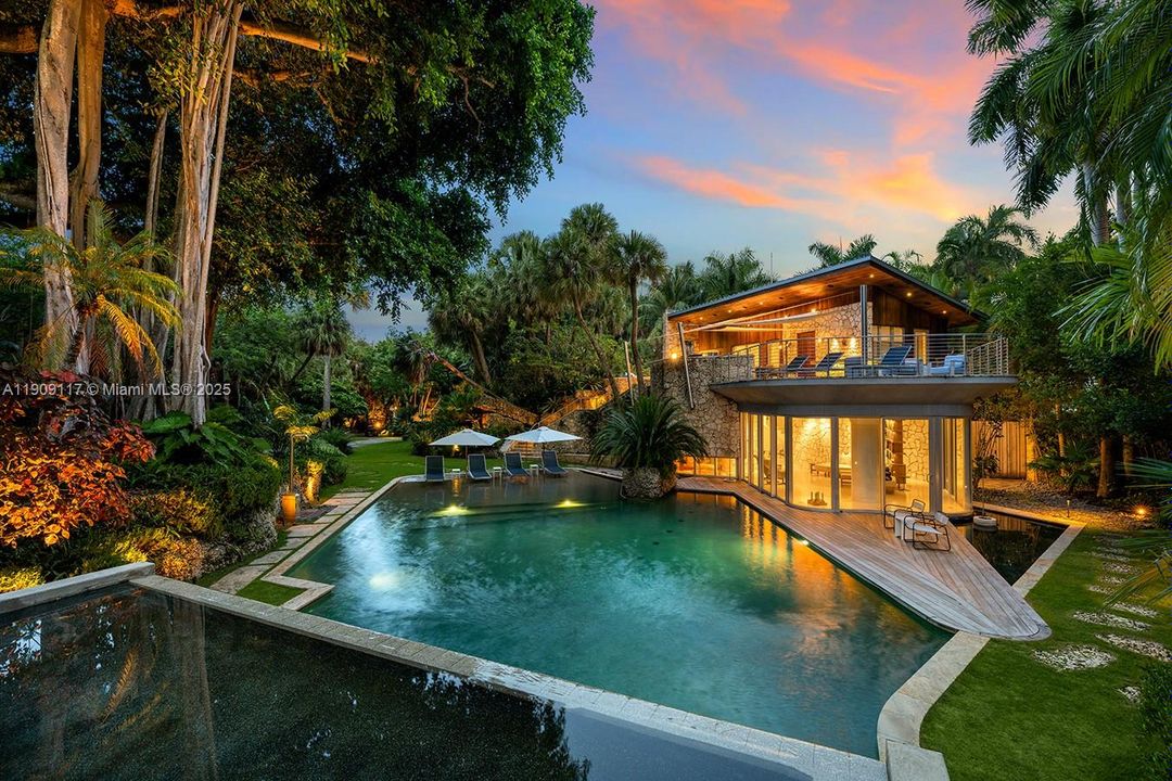 En Venta: $115,000,000 (13 camas, 15 baños, 11855 Pies cuadrados)