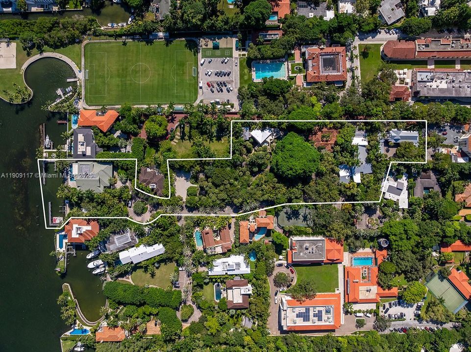 En Venta: $115,000,000 (13 camas, 15 baños, 11855 Pies cuadrados)