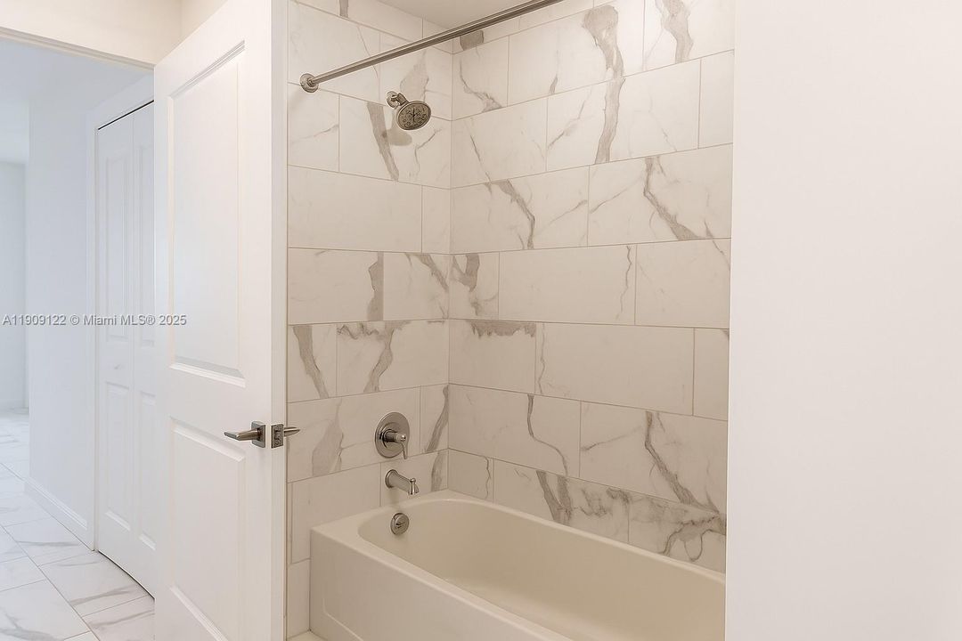 Недавно арендовано: $6,637 (2 спален, 2 ванн, 1341 Квадратных фут)