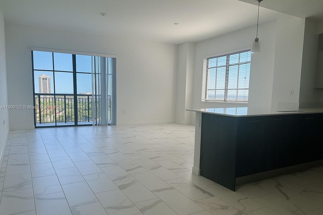 Недавно арендовано: $6,637 (2 спален, 2 ванн, 1341 Квадратных фут)