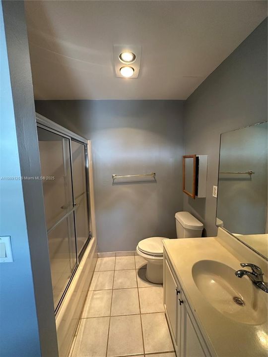 Activo con contrato: $3,100 (3 camas, 2 baños, 1949 Pies cuadrados)