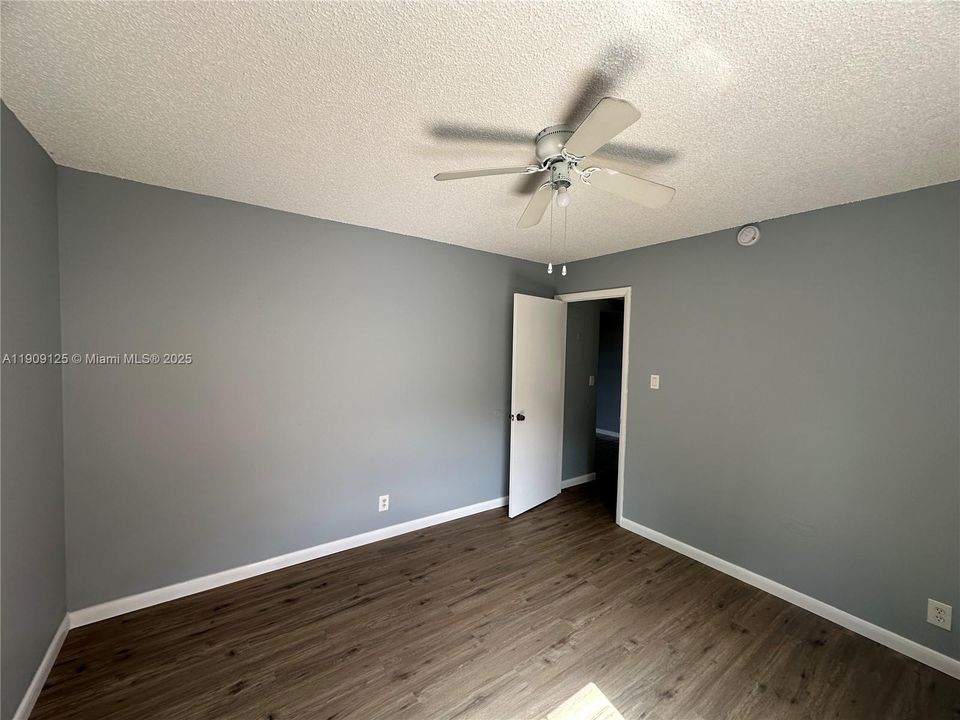 Activo con contrato: $3,100 (3 camas, 2 baños, 1949 Pies cuadrados)