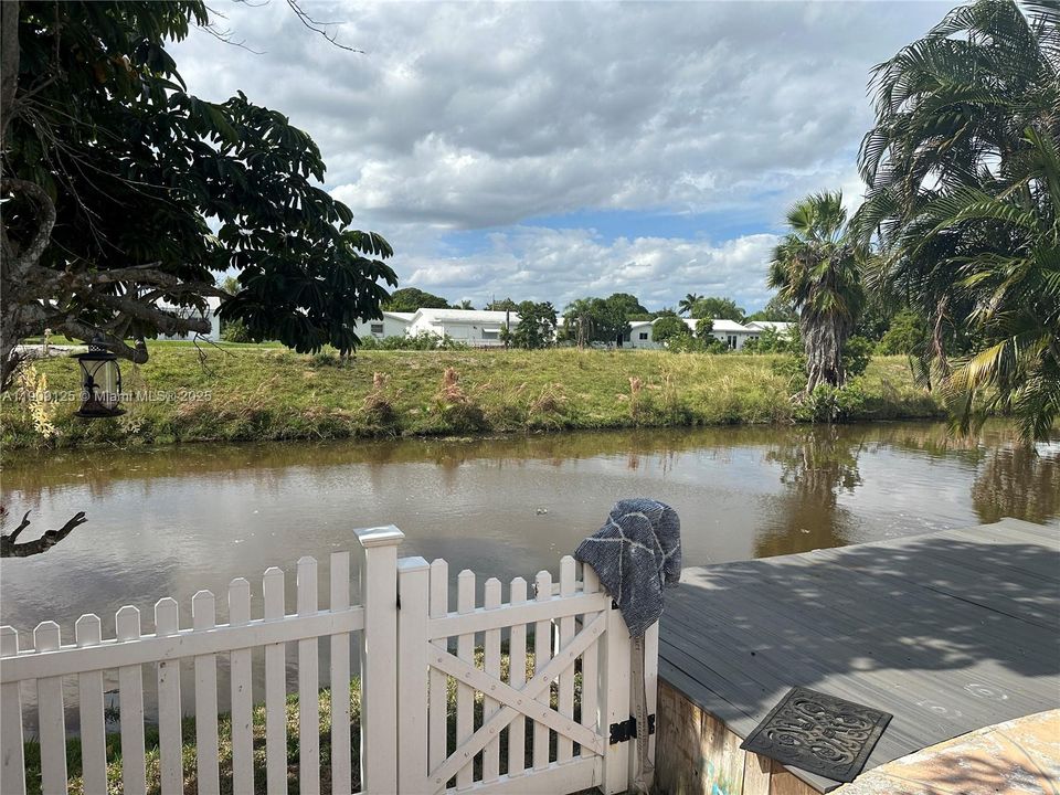 Activo con contrato: $3,100 (3 camas, 2 baños, 1949 Pies cuadrados)