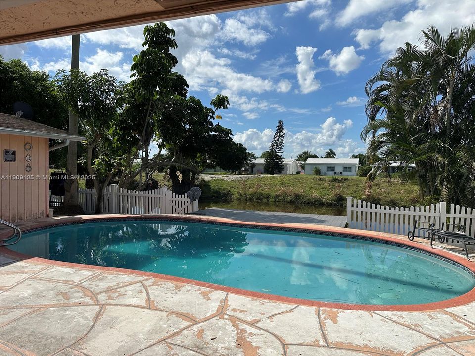 Activo con contrato: $3,100 (3 camas, 2 baños, 1949 Pies cuadrados)