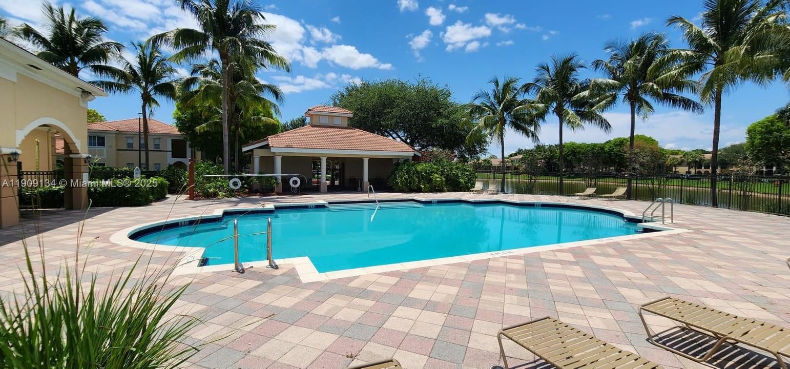 Recientemente alquilado: $2,150 (1 camas, 1 baños, 850 Pies cuadrados)