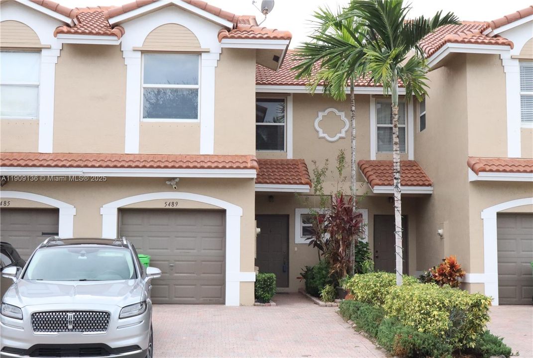 合同活跃: $2,750 (3 贝兹, 2 浴室, 1396 平方英尺)