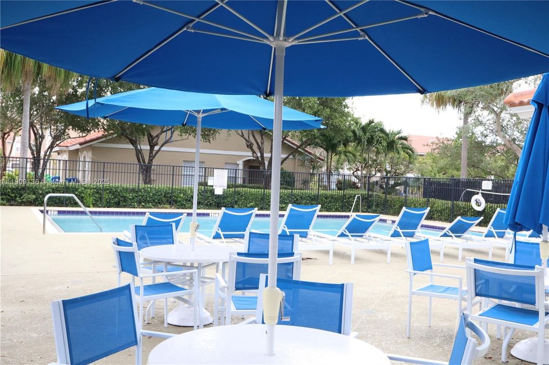 合同活跃: $2,750 (3 贝兹, 2 浴室, 1396 平方英尺)