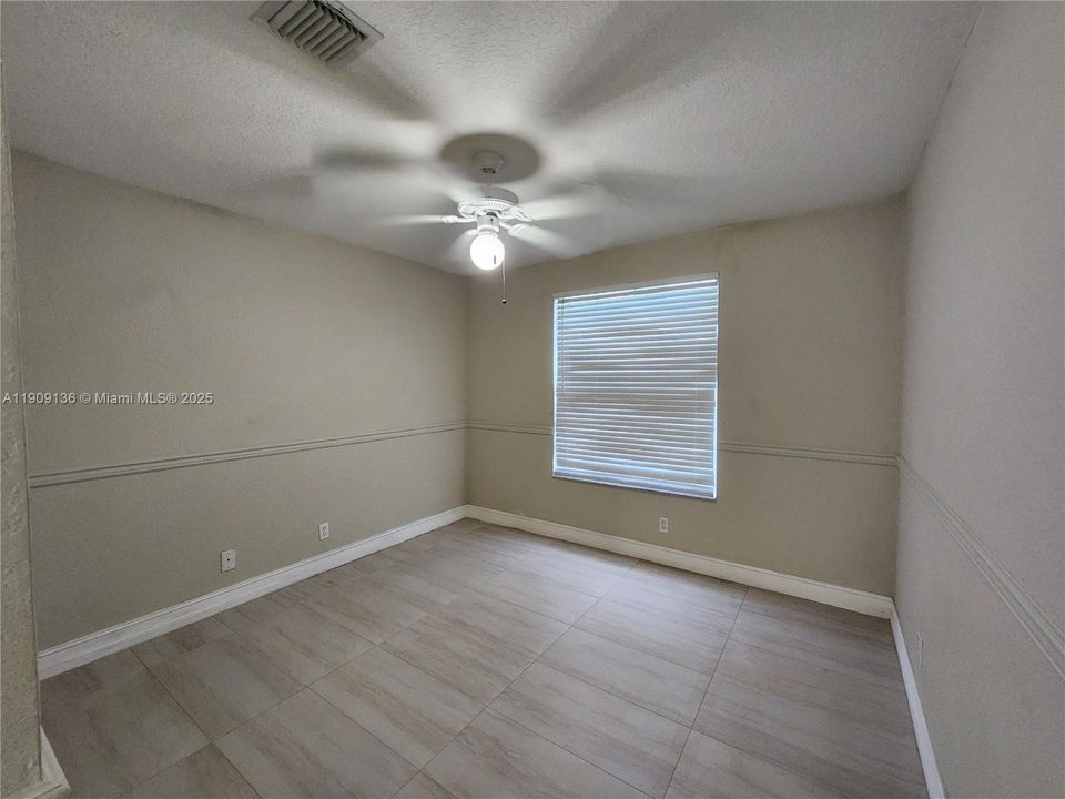 合同活跃: $2,750 (3 贝兹, 2 浴室, 1396 平方英尺)