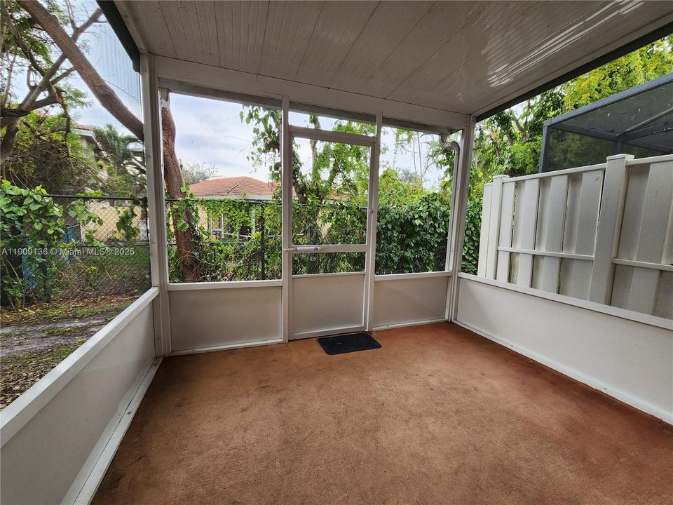 合同活跃: $2,750 (3 贝兹, 2 浴室, 1396 平方英尺)