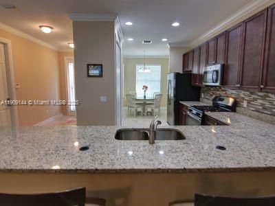 For Sale: $299,900 (2 beds, 2 baths, 1727 Square Feet)