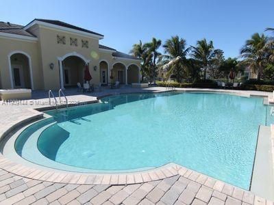 For Sale: $299,900 (2 beds, 2 baths, 1727 Square Feet)