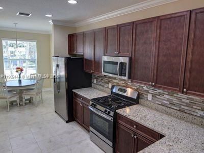 For Sale: $299,900 (2 beds, 2 baths, 1727 Square Feet)