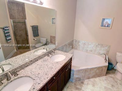 For Sale: $299,900 (2 beds, 2 baths, 1727 Square Feet)