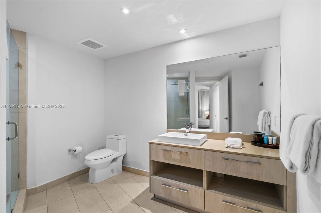 For Sale: $760,000 (2 beds, 2 baths, 1126 Square Feet)