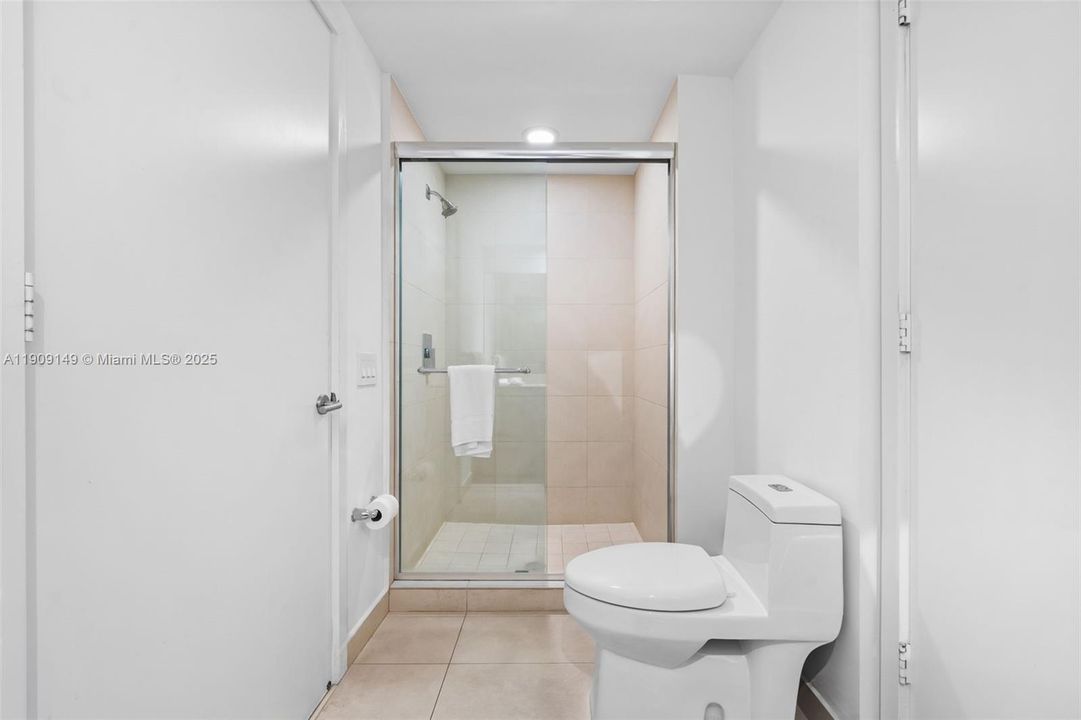 For Sale: $760,000 (2 beds, 2 baths, 1126 Square Feet)