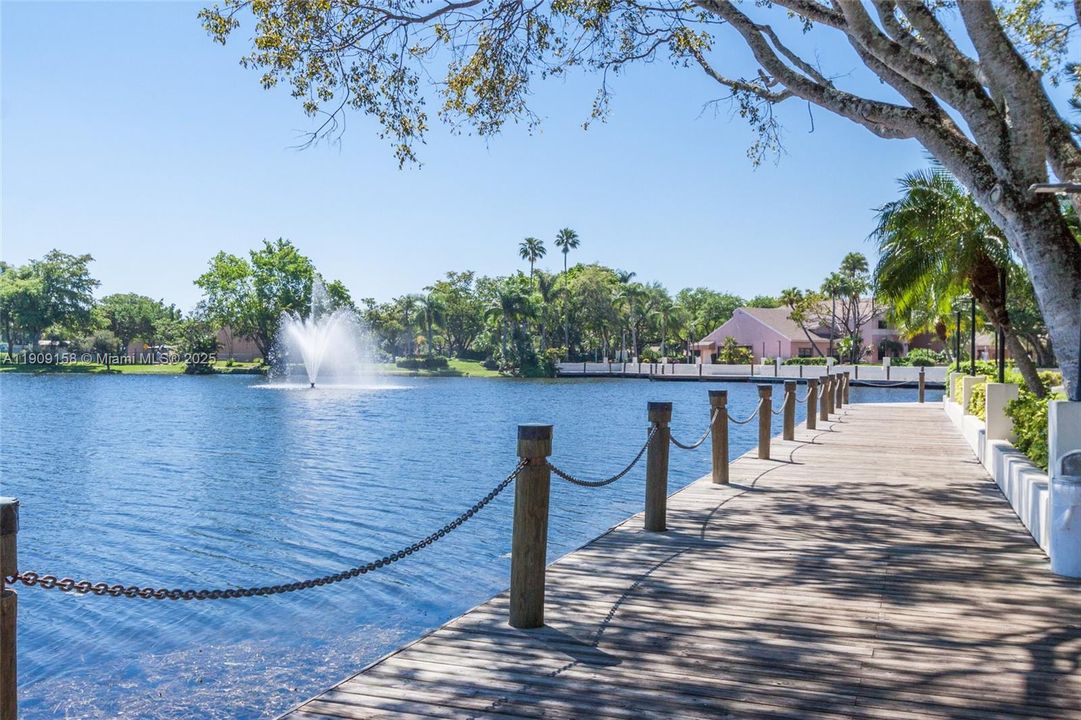 Active With Contract: $205,000 (2 beds, 2 baths, 978 Square Feet)