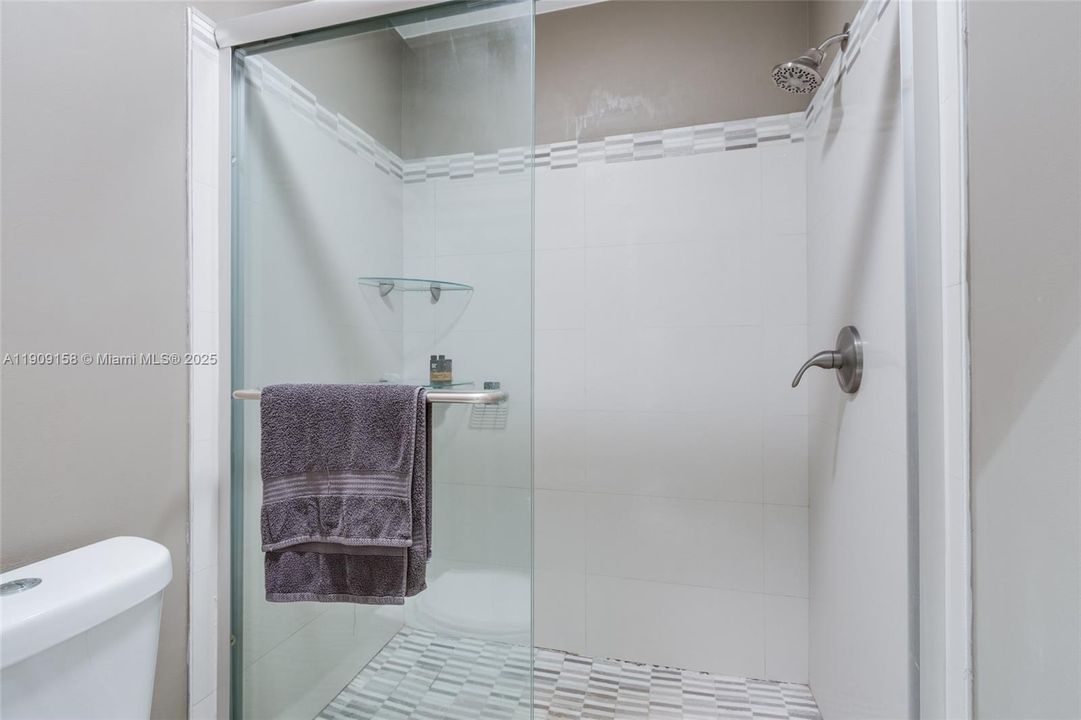 Active With Contract: $205,000 (2 beds, 2 baths, 978 Square Feet)