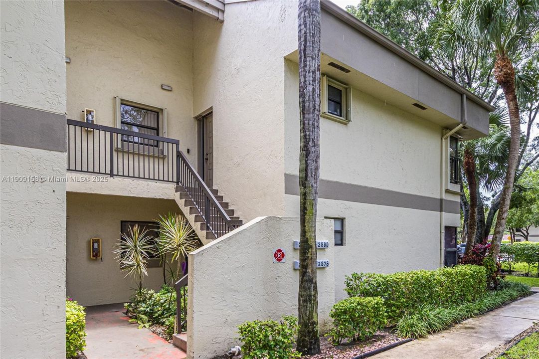 Active With Contract: $205,000 (2 beds, 2 baths, 978 Square Feet)
