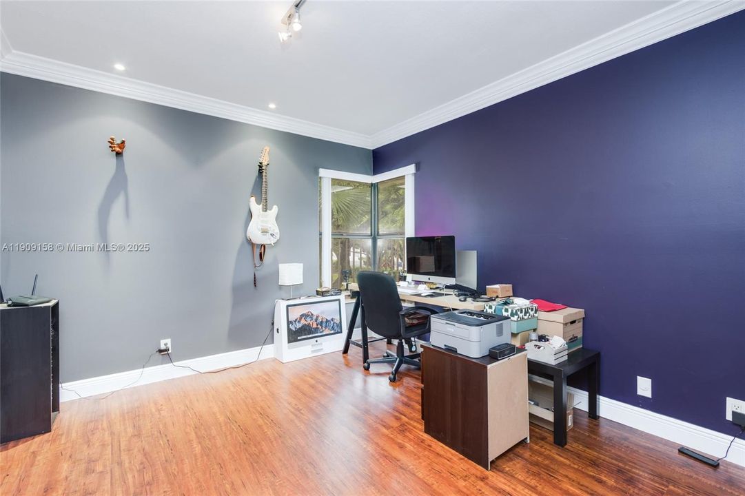 Active With Contract: $205,000 (2 beds, 2 baths, 978 Square Feet)