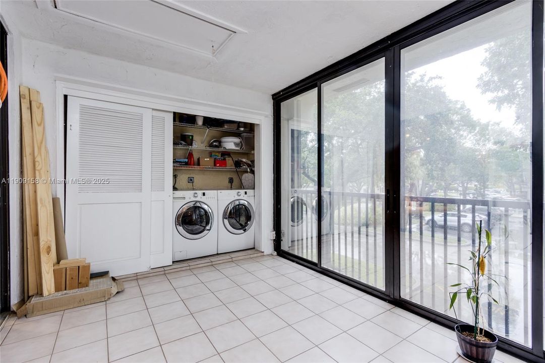 Active With Contract: $205,000 (2 beds, 2 baths, 978 Square Feet)