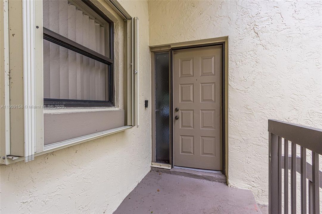 Active With Contract: $205,000 (2 beds, 2 baths, 978 Square Feet)