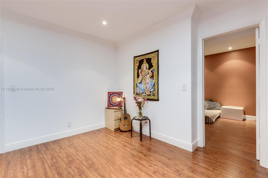 Active With Contract: $205,000 (2 beds, 2 baths, 978 Square Feet)