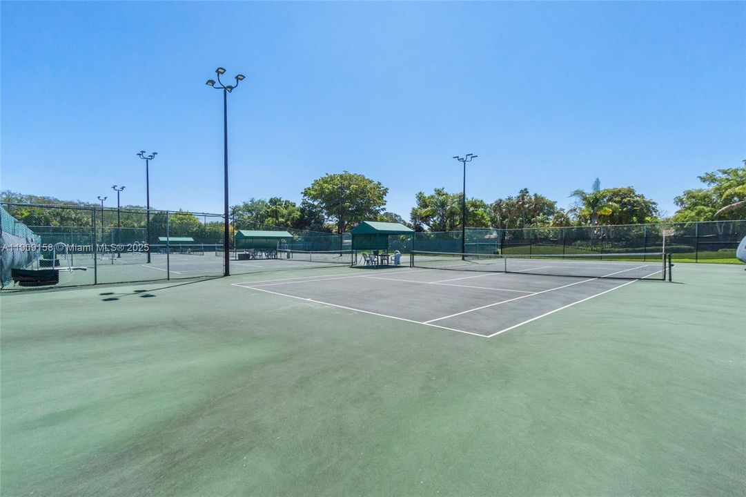 Active With Contract: $205,000 (2 beds, 2 baths, 978 Square Feet)