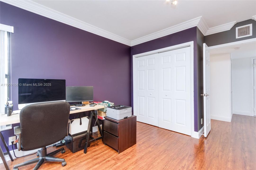 Active With Contract: $205,000 (2 beds, 2 baths, 978 Square Feet)