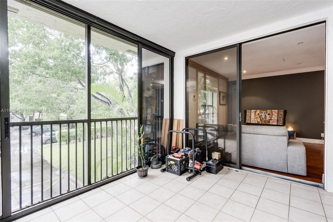 Active With Contract: $205,000 (2 beds, 2 baths, 978 Square Feet)