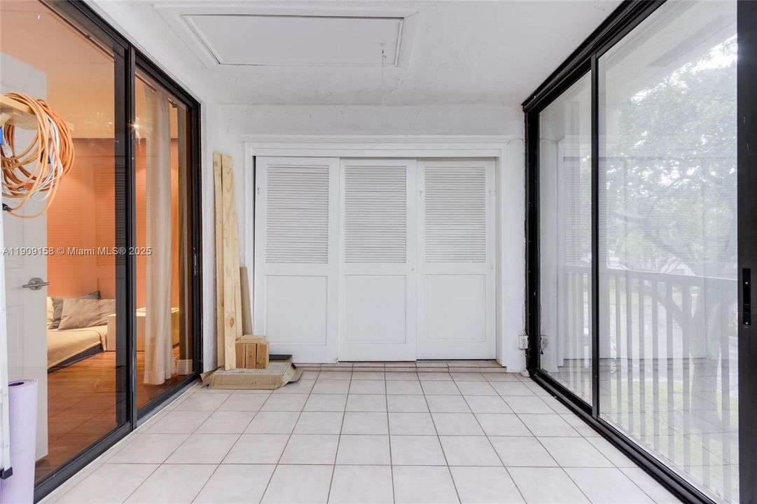 Active With Contract: $205,000 (2 beds, 2 baths, 978 Square Feet)