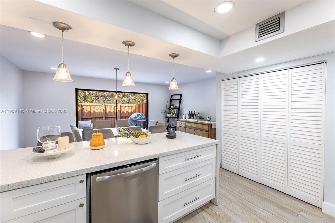 En Venta: $464,900 (2 camas, 1 baños, 1152 Pies cuadrados)