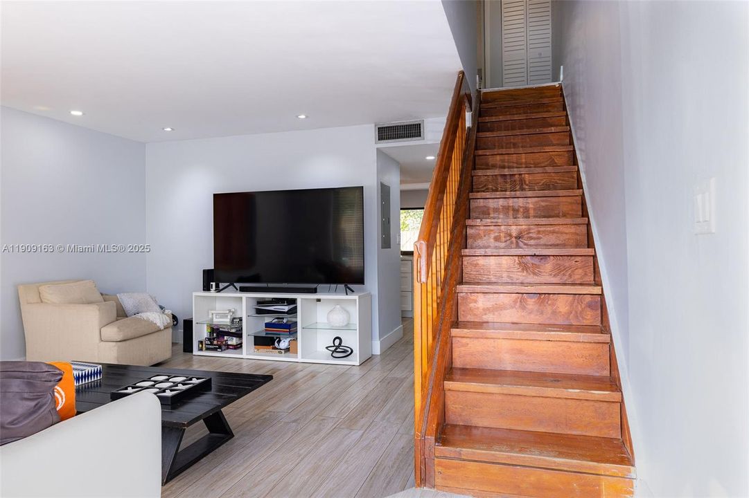 En Venta: $464,900 (2 camas, 1 baños, 1152 Pies cuadrados)