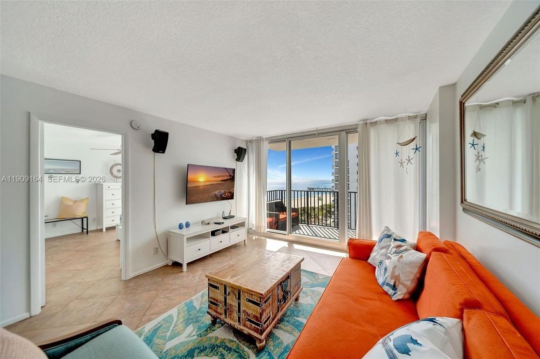 For Rent: $3,200 (2 beds, 2 baths, 1050 Square Feet)