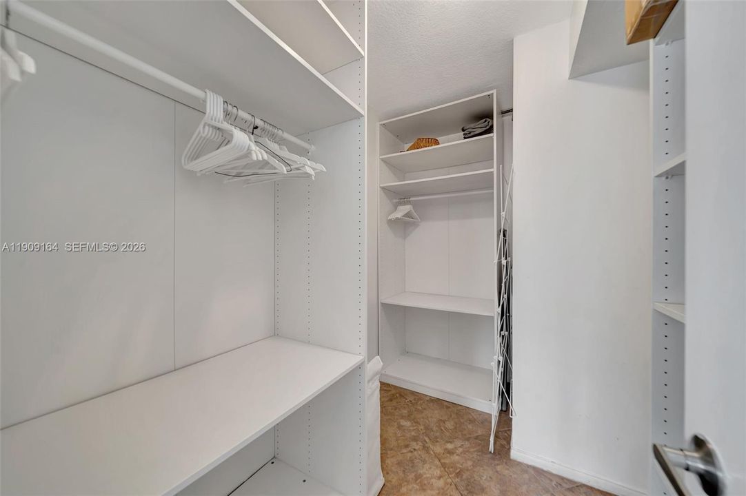 For Rent: $3,200 (2 beds, 2 baths, 1050 Square Feet)