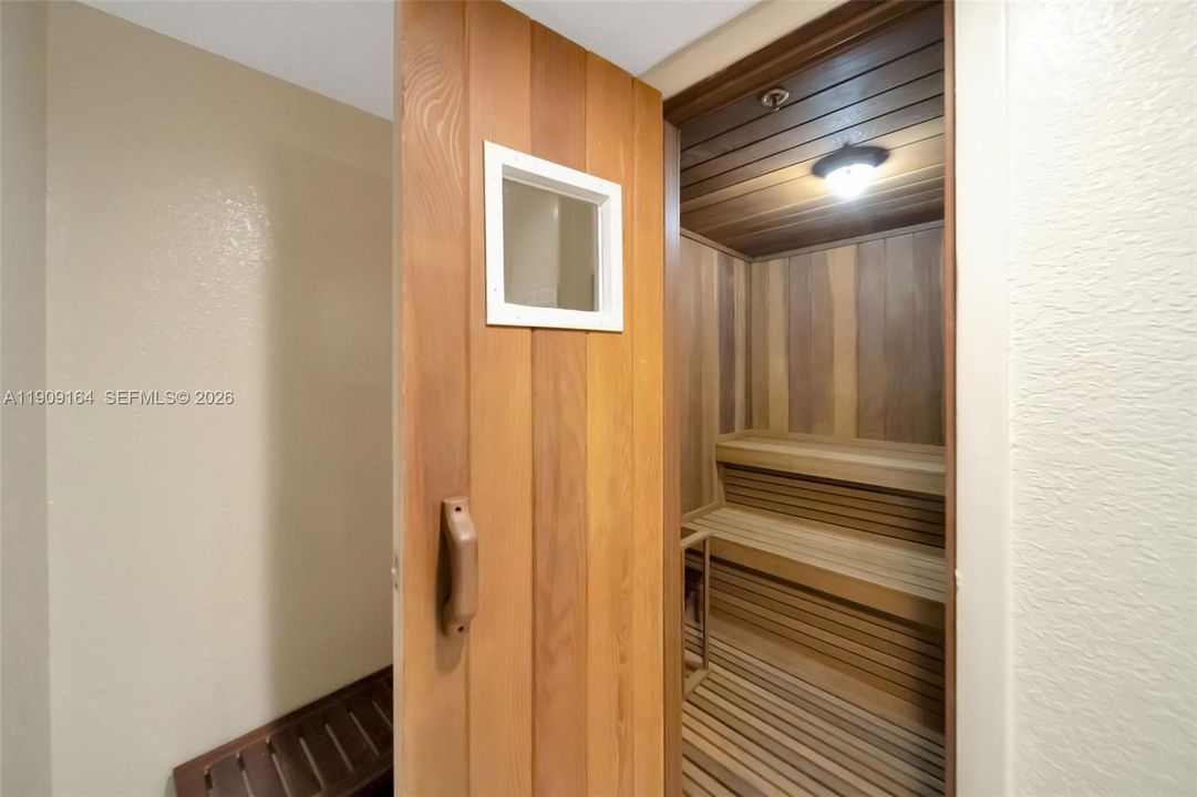 For Rent: $3,200 (2 beds, 2 baths, 1050 Square Feet)