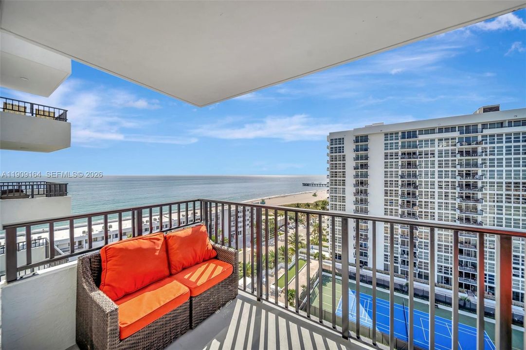 For Rent: $3,200 (2 beds, 2 baths, 1050 Square Feet)