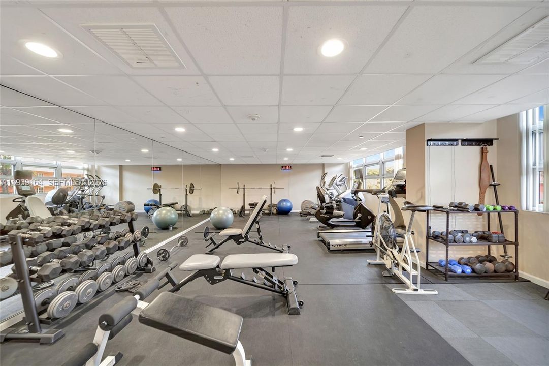 For Rent: $3,200 (2 beds, 2 baths, 1050 Square Feet)