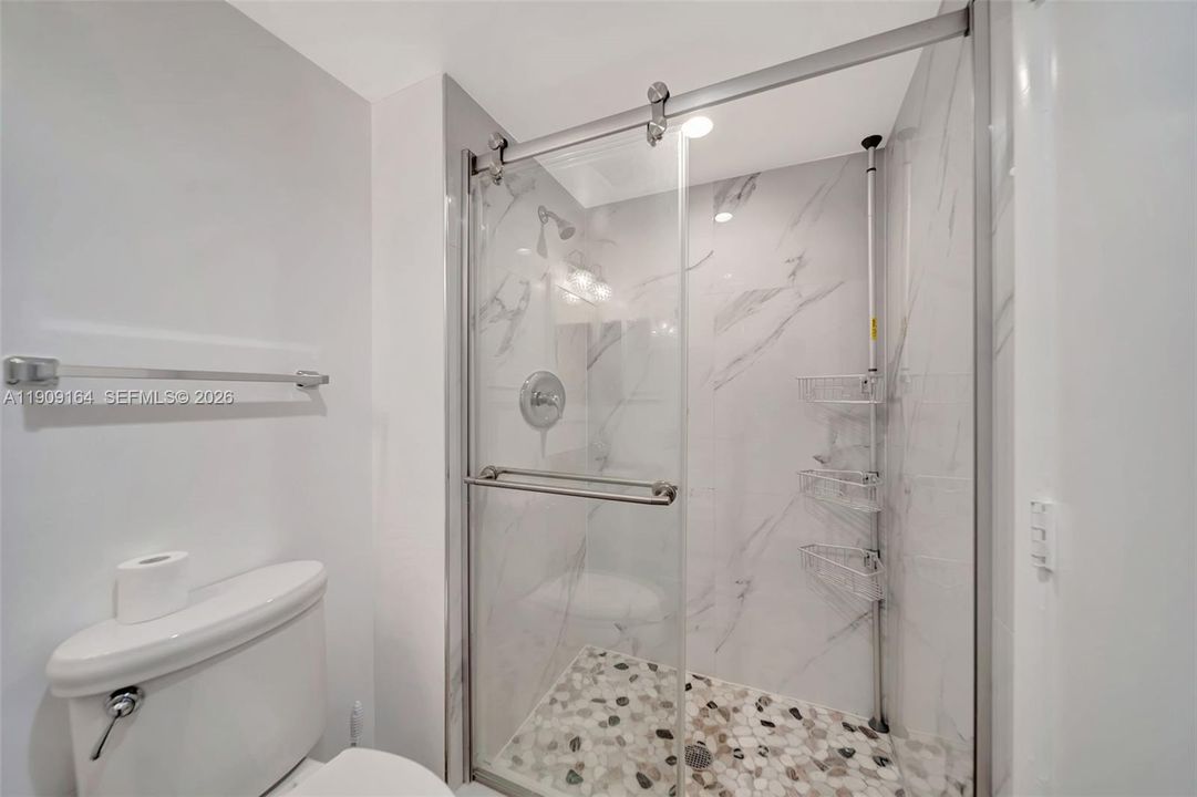 For Rent: $3,200 (2 beds, 2 baths, 1050 Square Feet)