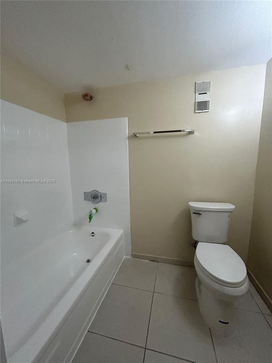 待售: $165,000 (2 贝兹, 1 浴室, 1075 平方英尺)