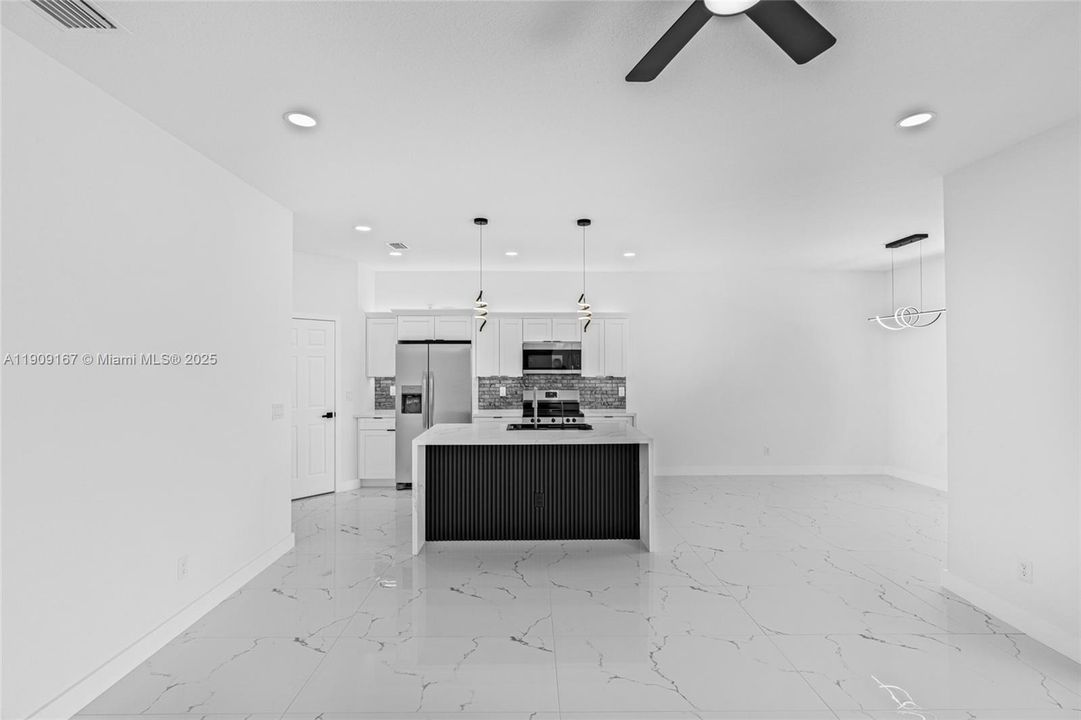 待售: $410,000 (3 贝兹, 2 浴室, 1469 平方英尺)