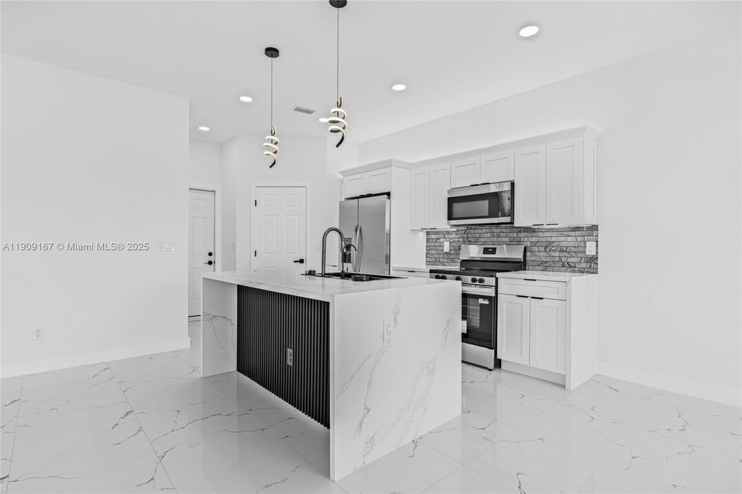 待售: $410,000 (3 贝兹, 2 浴室, 1469 平方英尺)