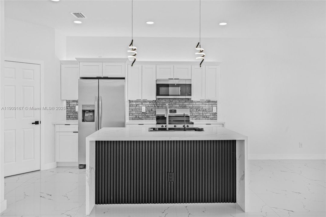 待售: $410,000 (3 贝兹, 2 浴室, 1469 平方英尺)