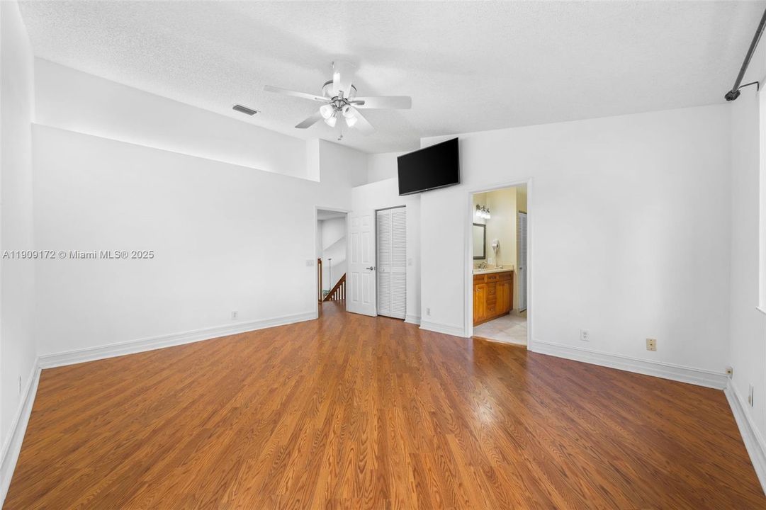 For Rent: $4,500 (4 beds, 2 baths, 2095 Square Feet)