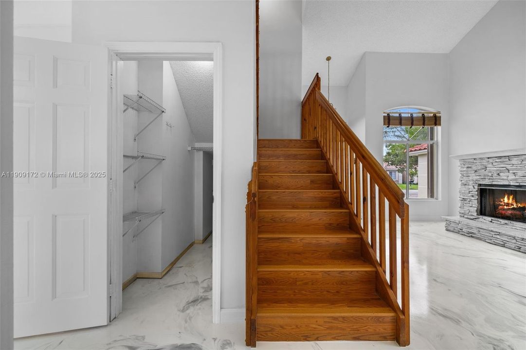 For Rent: $4,500 (4 beds, 2 baths, 2095 Square Feet)