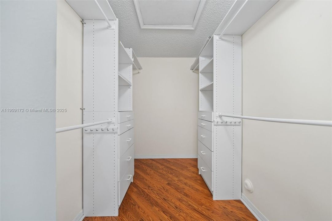 For Rent: $4,500 (4 beds, 2 baths, 2095 Square Feet)