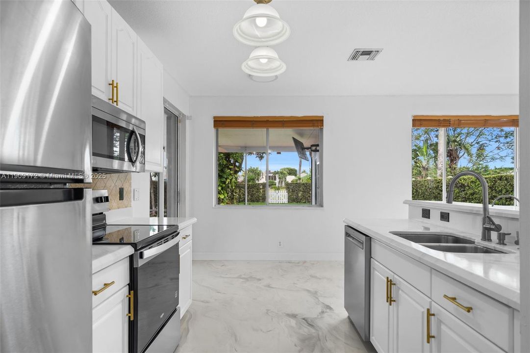 For Rent: $4,500 (4 beds, 2 baths, 2095 Square Feet)