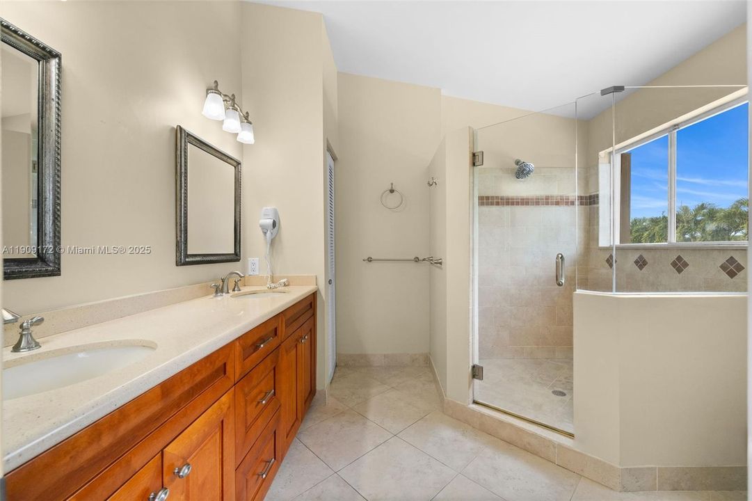 For Rent: $4,500 (4 beds, 2 baths, 2095 Square Feet)